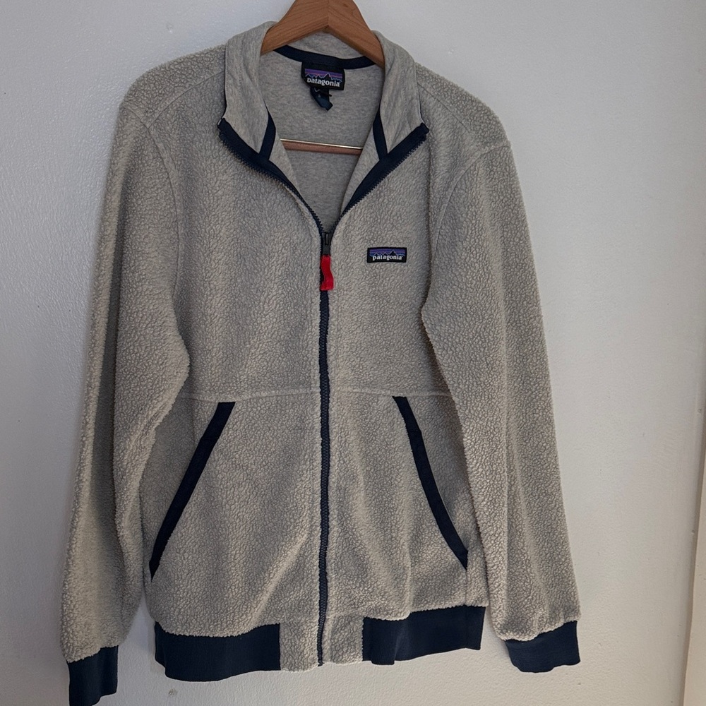 Patagonia Light Gray Fleece Jacket with Navy Trim